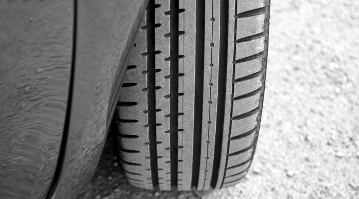 Contrôle continu des pneus, les conseils d'entretien automobile de OPEL à Sens