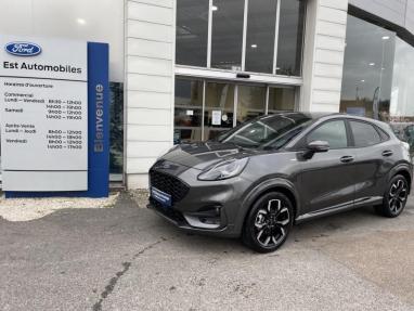 Voir le détail de l'offre de cette FORD Puma 1.0 Flexifuel 125ch S&S mHEV ST-Line X de 2023 en vente à partir de 294.29 €  / mois