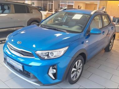 Voir le détail de l'offre de cette KIA Stonic 1.0 T-GDi 100ch MHEV Active iBVM6 de 2021 en vente à partir de 192.04 €  / mois